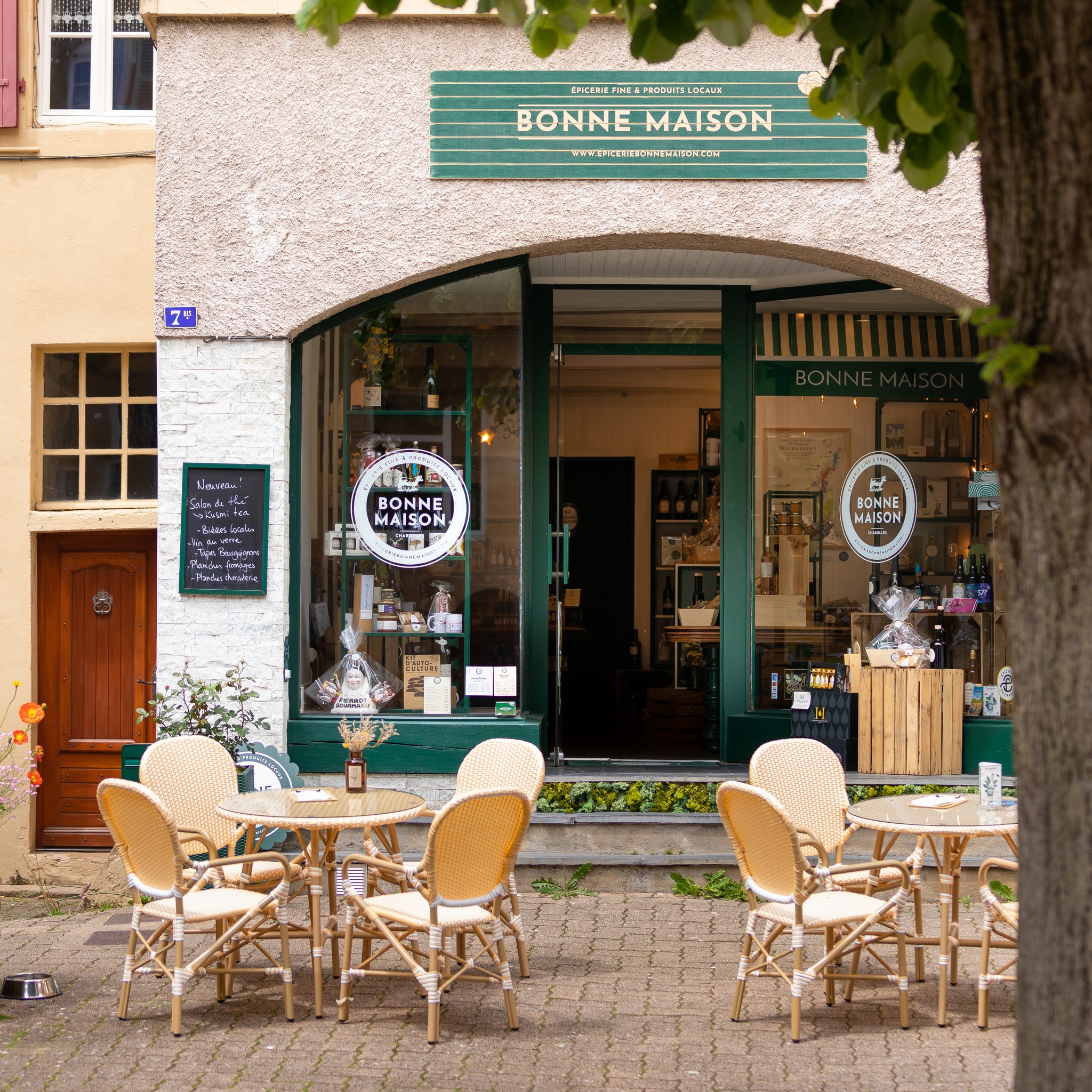 Bonne Maison, épicerie fine et produits locaux. 7 bis rue Baudinot, 71120 Charolles, Bourgogne, France. Photographe : Sarah Morvan Vessely - Photografik.